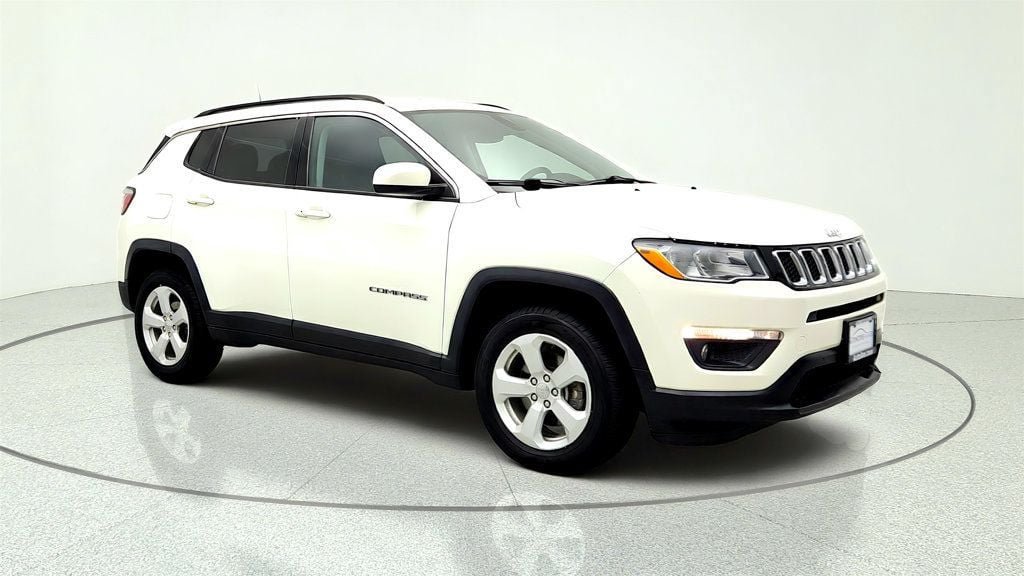 Used 2020 Jeep Compass Latitude w/ Popular Equipment Group AWD/4WD image 3