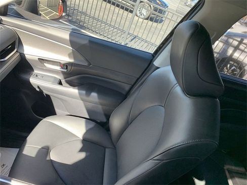 Certified 2024 Toyota Grand Highlander XLE image 30