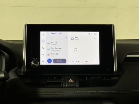 Used 2023 Toyota RAV4 LE AWD/4WD image 18
