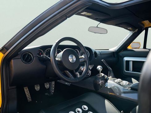 Used 2006 Ford GT RWD image 26