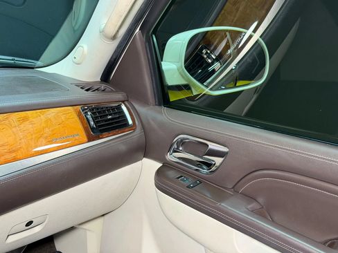 Used 2012 Cadillac Escalade Platinum AWD/4WD image 13