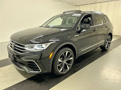 Certified 2024 Volkswagen Tiguan SEL R-Line image 8