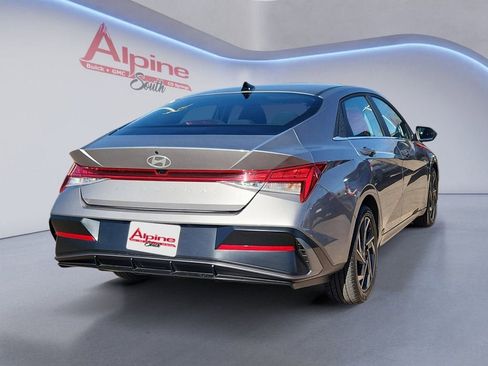 Used 2024 Hyundai Elantra SEL w/ Convenience Package image 5