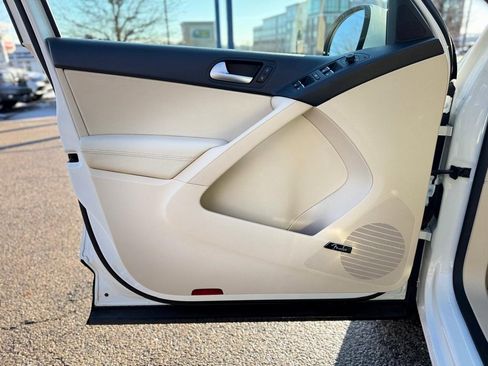 Used 2016 Volkswagen Tiguan SEL image 11