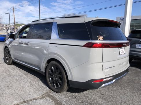 Used 2022 Kia Carnival SX Prestige image 3