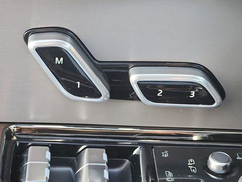 Used 2025 Land Rover Range Rover Sport Dynamic SE image 25