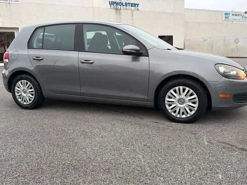Used 2010 Volkswagen Golf 4-Door image 4