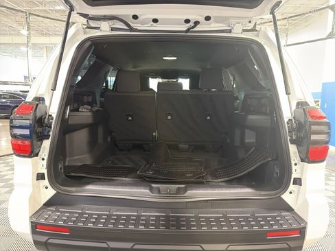 Used 2025 Toyota 4Runner SR5 AWD/4WD image 29