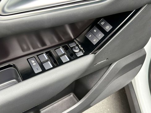 Used 2026 Land Rover Range Rover Velar Dynamic SE image 13