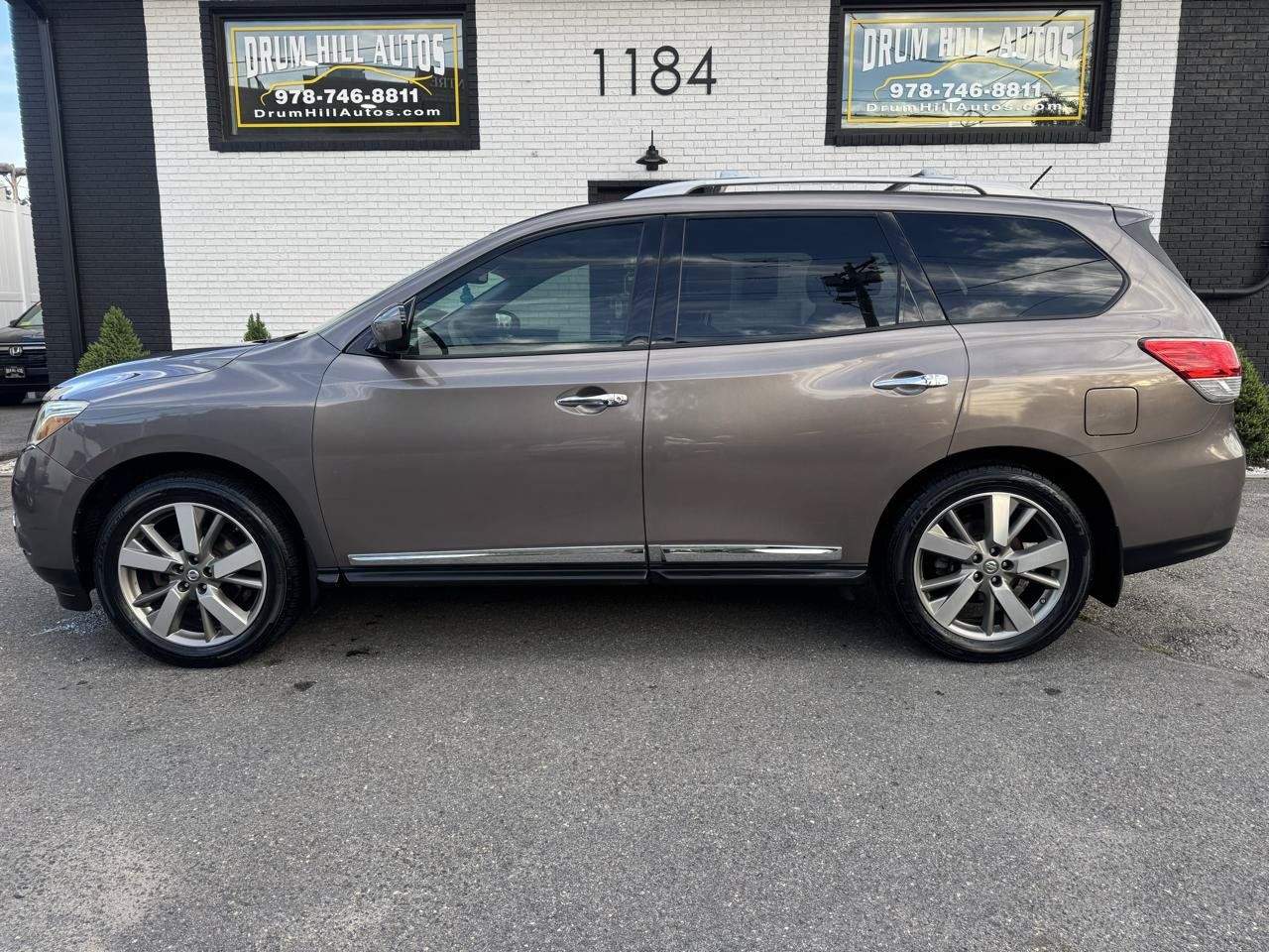 Used 2014 Nissan Pathfinder Platinum w/ Platinum Premium Package AWD/4WD image 2