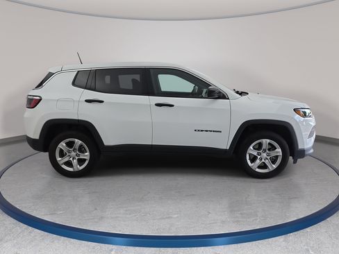 Used 2024 Jeep Compass Sport AWD/4WD image 4