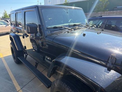 Used 2017 Jeep Wrangler Unlimited Sahara w/ Max Tow Package AWD/4WD image 6