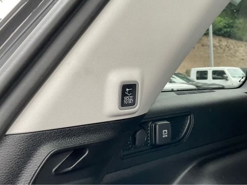 Used 2022 Jeep Grand Cherokee Laredo w/ Luxury Tech Group I RWD image 27