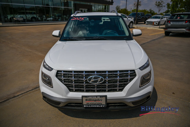 Certified 2025 Hyundai Venue SEL FWD image 8
