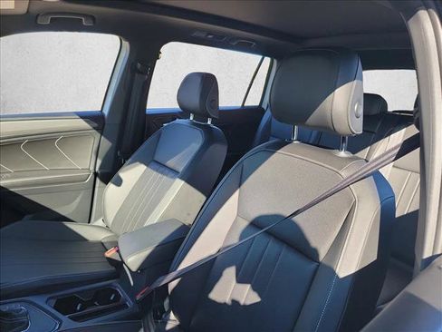 Used 2023 Volkswagen Tiguan SE R-Line image 13