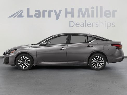 Used 2023 Nissan Altima 2.5 SV FWD image 3