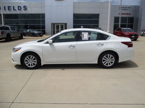 Used 2018 Nissan Altima 2.5 S w/ S Convenience Package FWD image 2