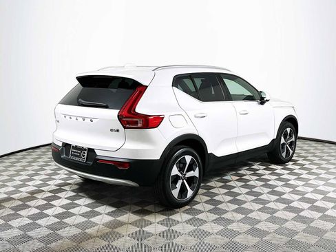 Used 2025 Volvo XC40 B5 Plus image 7