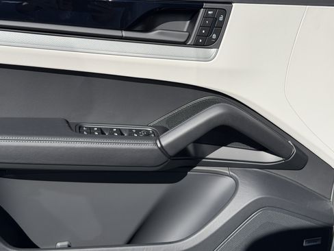 Certified 2026 Porsche Cayenne AWD/4WD image 20