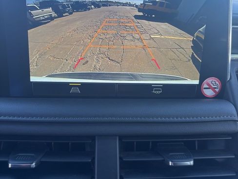 Used 2024 Chevrolet Suburban LT RWD image 14