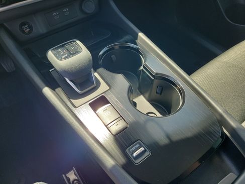 Certified 2024 Nissan Rogue SV FWD image 23