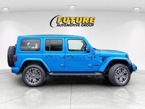 Used 2022 Jeep Wrangler Unlimited Sahara AWD/4WD image 9
