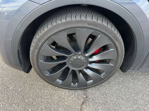 Used 2023 Tesla Model Y Performance AWD/4WD image 10