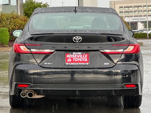 Used 2025 Toyota Camry SE FWD image 8