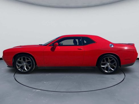 Used 2016 Dodge Challenger SXT RWD image 9