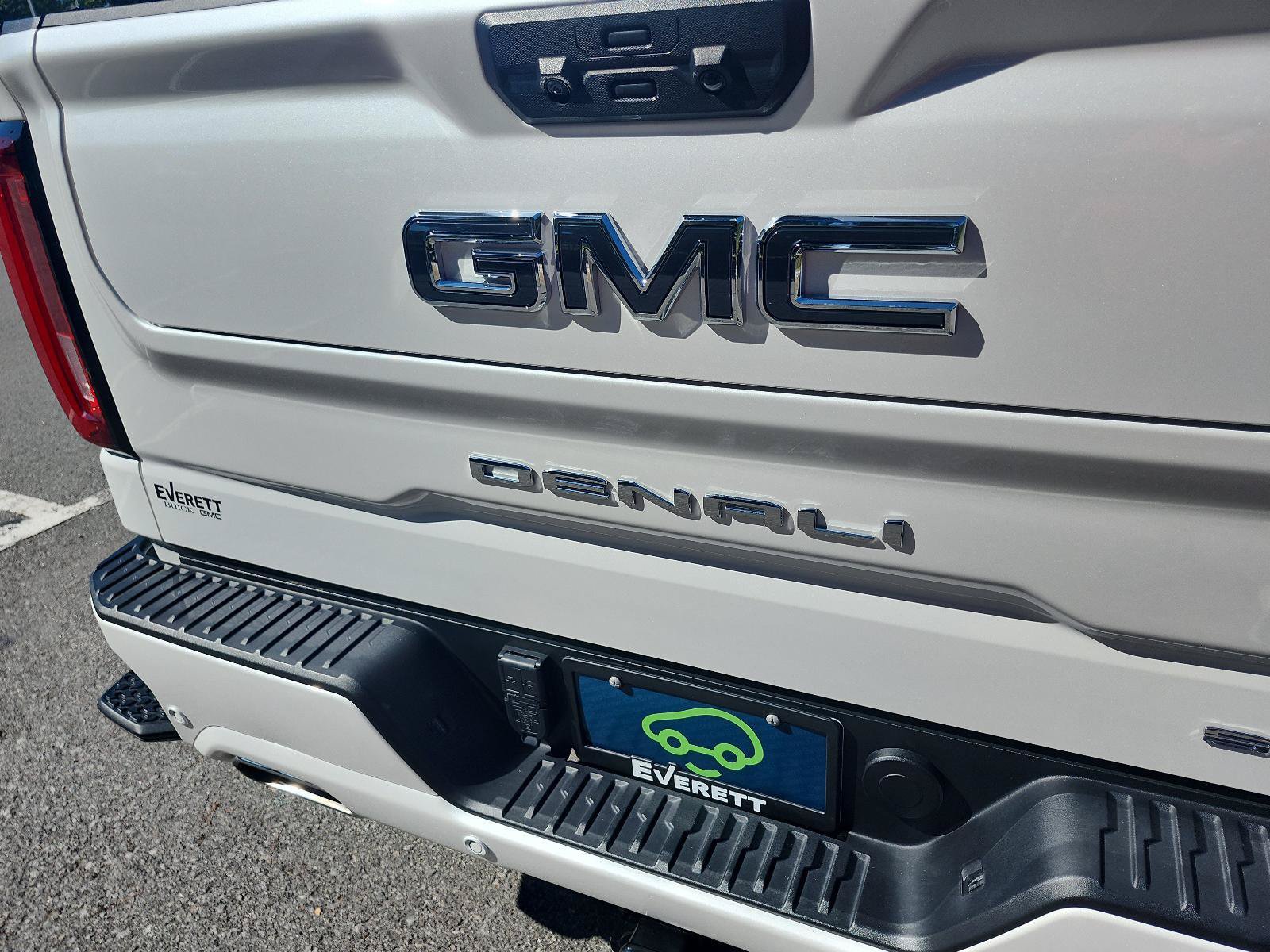 Certified 2024 GMC Sierra 1500 Denali Ultimate AWD/4WD image 4