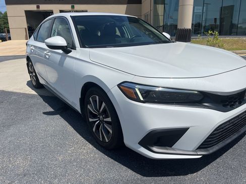 Used 2024 Honda Civic EX-L image 2