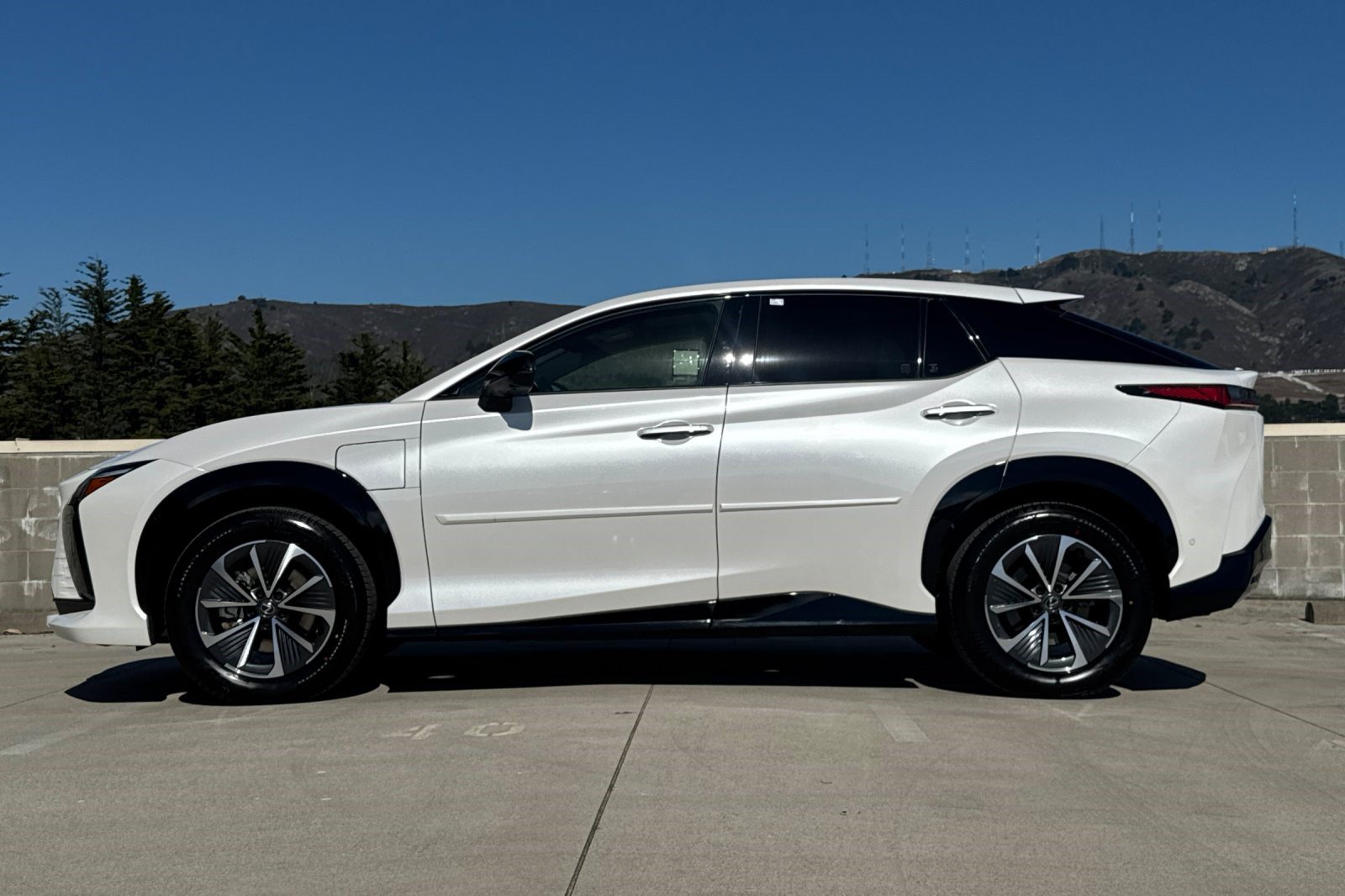 Certified 2023 Lexus RZ 450e Premium w/ Technology Package AWD/4WD image 2