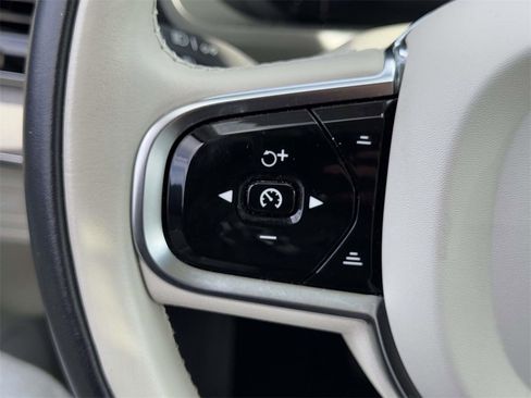 Certified 2024 Volvo XC90 B6 Ultimate w/ Protection Package Premier image 19