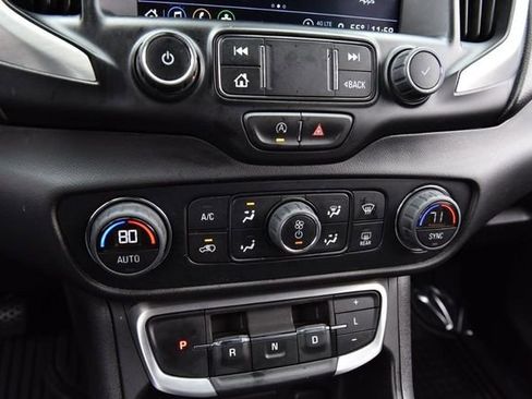 Used 2024 GMC Terrain SLT image 15