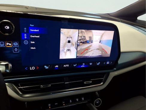 Used 2024 Chevrolet Equinox EV LT FWD image 17