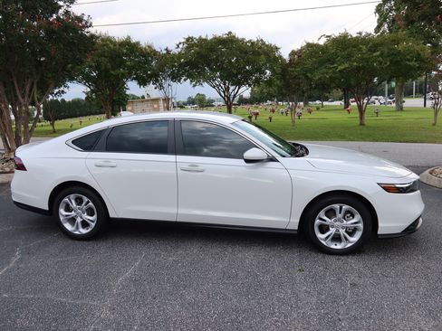 Certified 2025 Honda Accord LX image 3