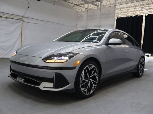Used 2025 Hyundai Ioniq 6 SEL RWD image 3
