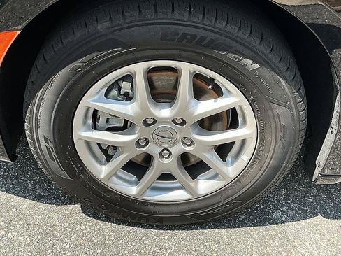 Used 2024 Chrysler Pacifica Touring-L FWD image 9
