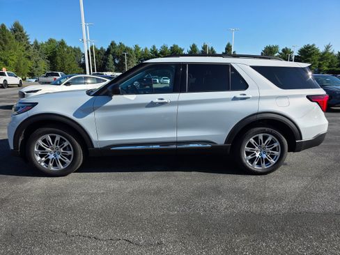 Used 2025 Ford Explorer Active w/ Active Comfort Package AWD/4WD image 2