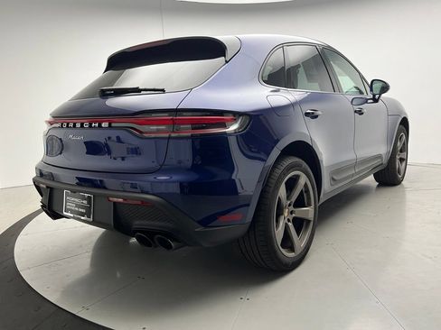 Certified 2025 Porsche Macan AWD/4WD image 22