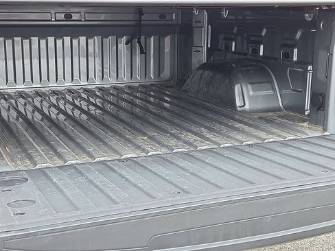 Used 2023 GMC Sierra 1500 SLT w/ SLT Convenience Package image 9