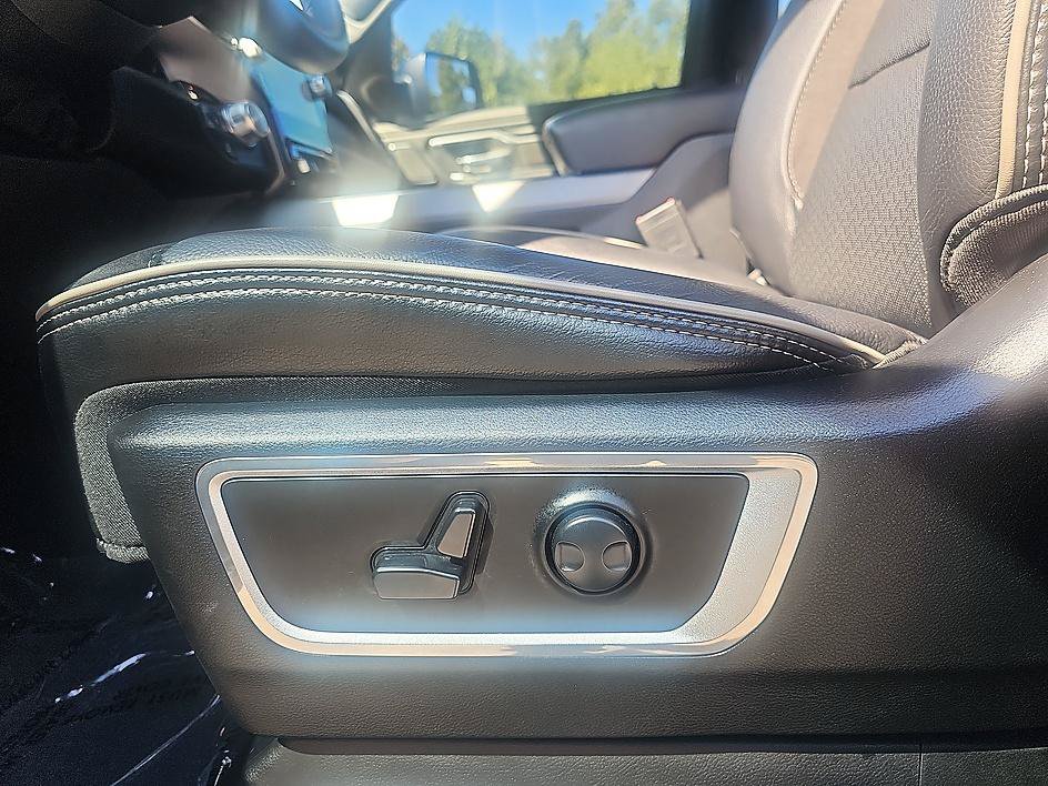 Used 2024 RAM 1500 Laramie AWD/4WD image 15