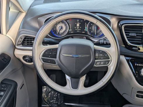 Used 2018 Chrysler Pacifica Limited w/ Advanced Safetytec Group image 16