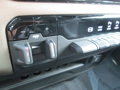 Used 2024 RAM 2500 Laramie w/ Safety Group image 21