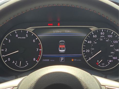 Used 2025 Nissan Sentra SR FWD image 9