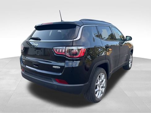 Used 2023 Jeep Compass Latitude AWD/4WD image 4