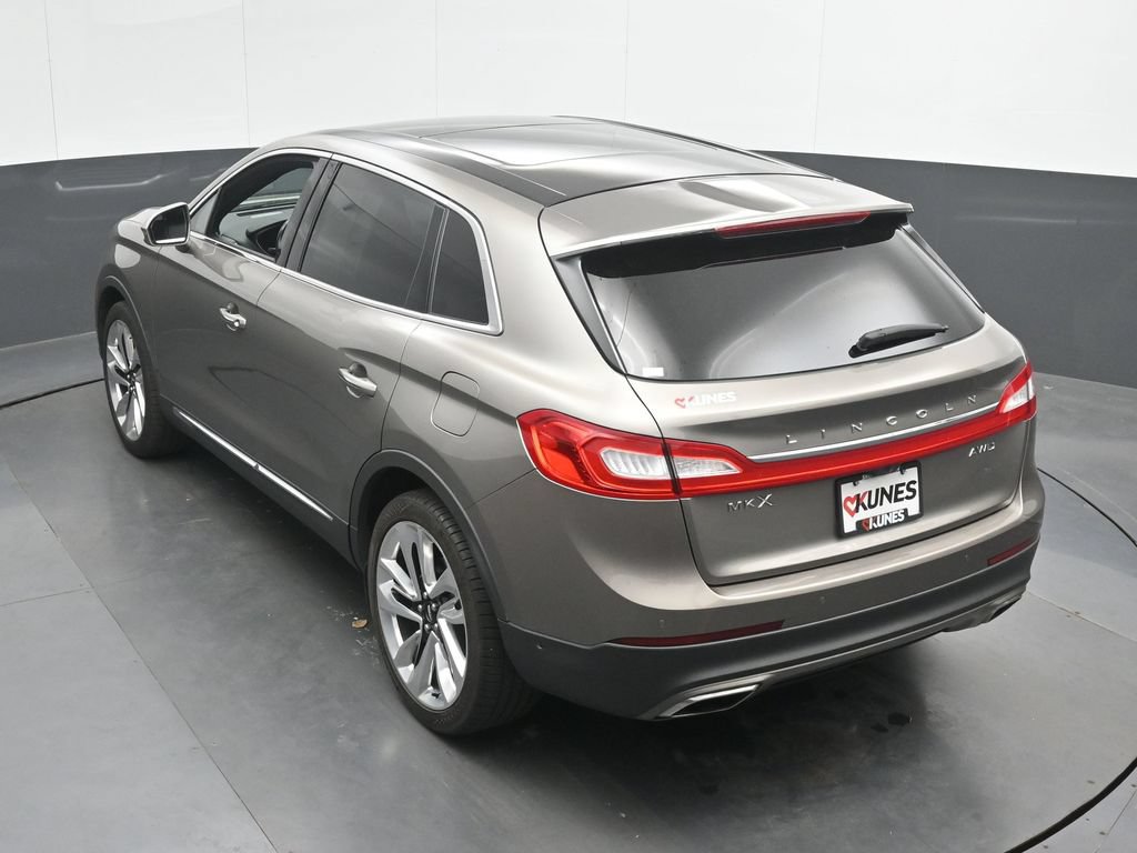 Used 2016 Lincoln MKX Reserve w/ Luxury Package AWD/4WD image 31