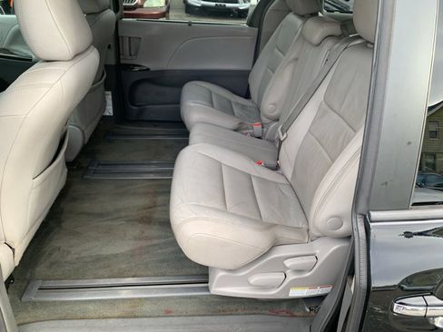 Used 2016 Toyota Sienna XLE image 11