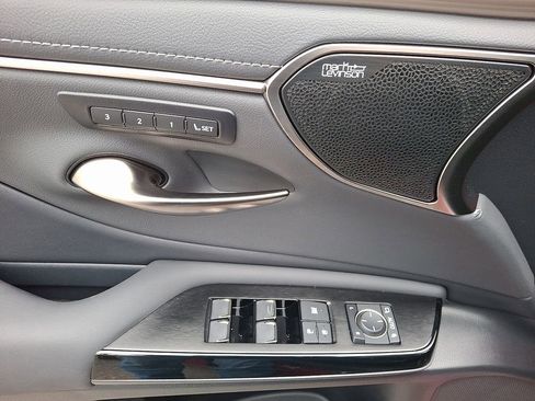 Used 2024 Lexus ES 300h F Sport image 13