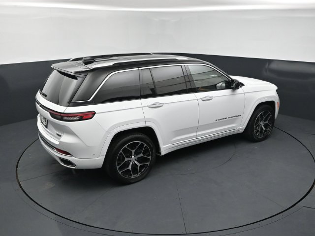 Used 2022 Jeep Grand Cherokee Summit AWD/4WD image 18